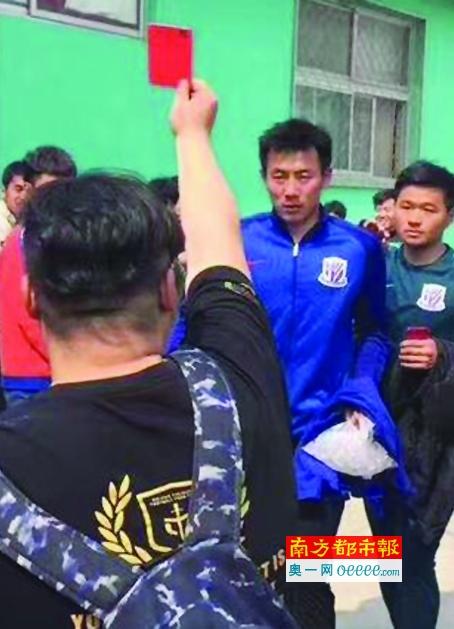 The Athletic撰文谈到了巴萨的情况，该文表示巴萨高层对球队输给赫罗纳感到痛苦，若球队周末再输球，可能会换帅。